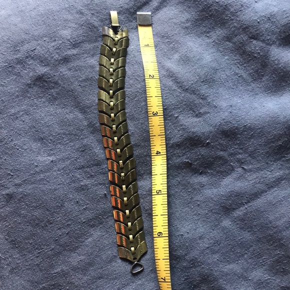 Brass arrow bracelet - Picture 3 of 3